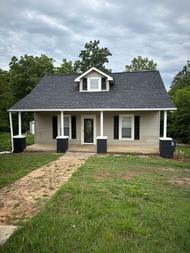 Building Photo - 4 Bedroom home south of Salisbury, NC