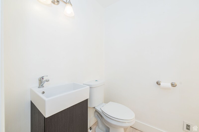 Building Photo - 1074 E 460 S St