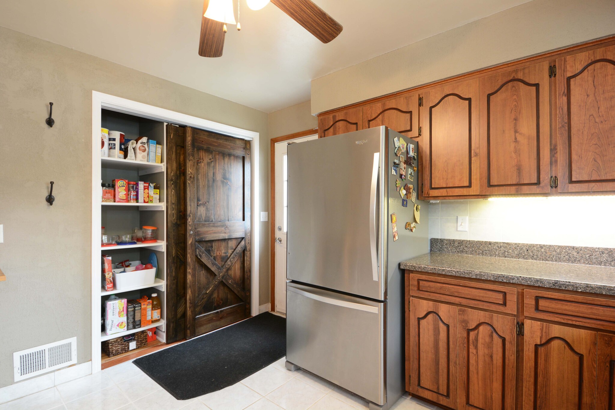 Plenty of kitchen storage - 4239 Diamond Dr