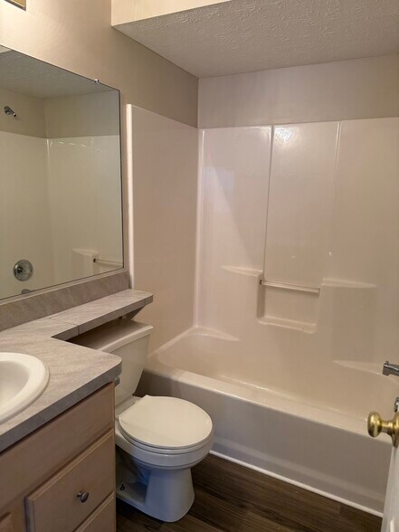 Second Full Bath - 23172 Grist Mill Ct