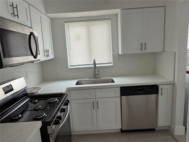 Building Photo - 3581 SW 13th Ct