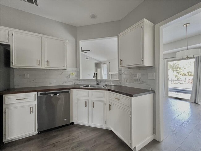 Building Photo - 11917 Meadowfire Dr