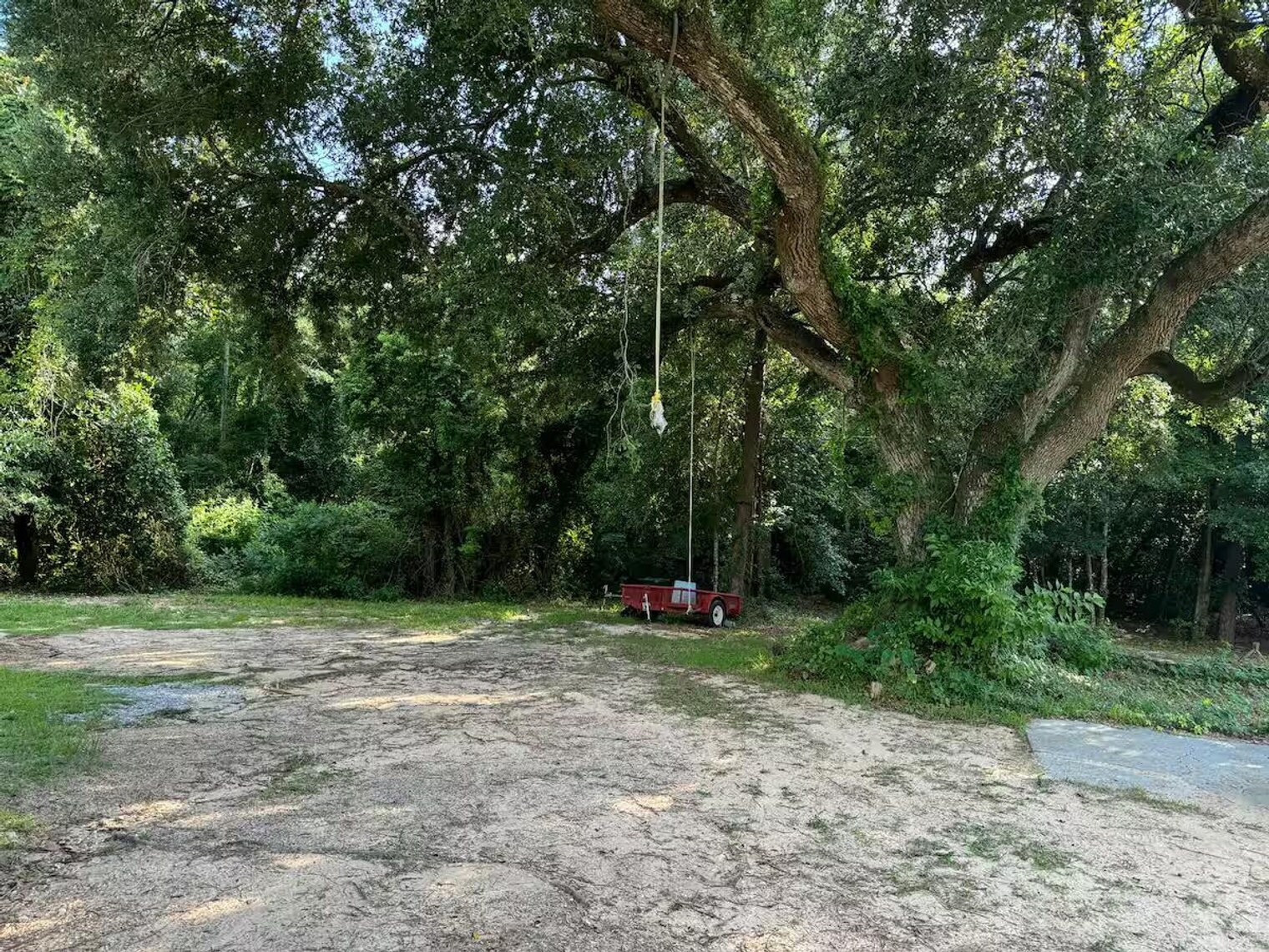 Building Photo - 2370 Hencye Dr