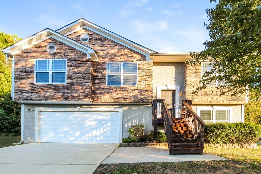 Primary Photo - 15 Rockingham Dr