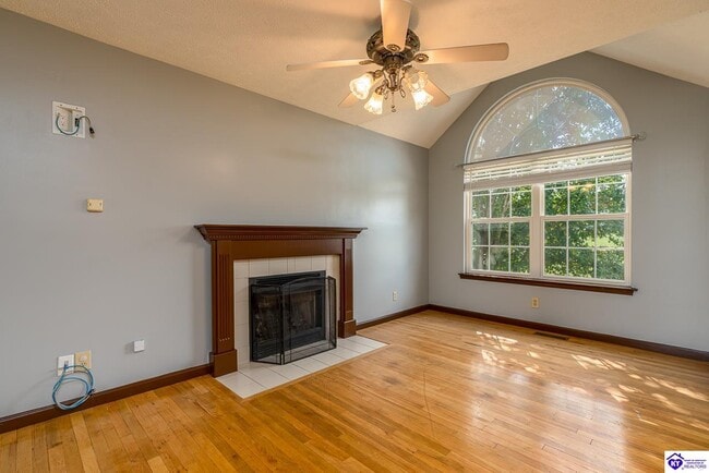 Building Photo - 435 Schlaefer Way