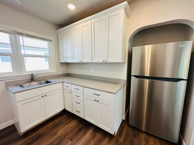 Building Photo - Adorable remodeled in 2023 2 bedroom 1 bathroom duplex available soon!