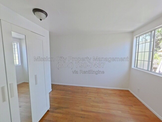 Building Photo - 418 E Sola St