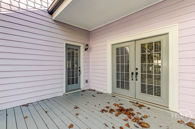 Building Photo - 303 W Henry St