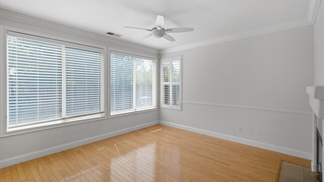 Building Photo - Rolling Hills Beauty! 4 Bedroom 3 Bath