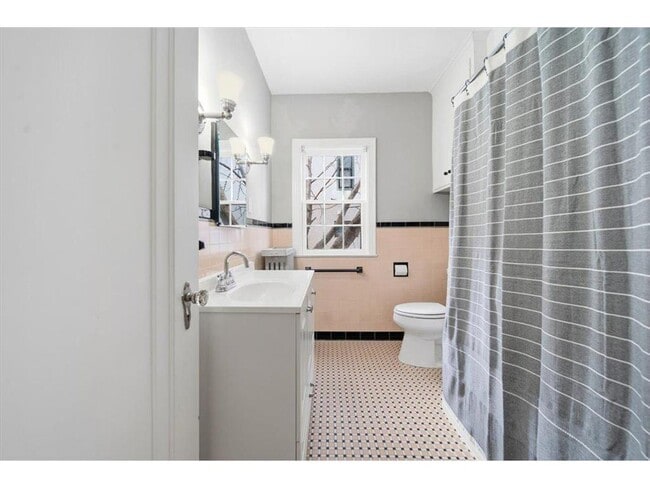 Building Photo - 3540 Irving Ave S