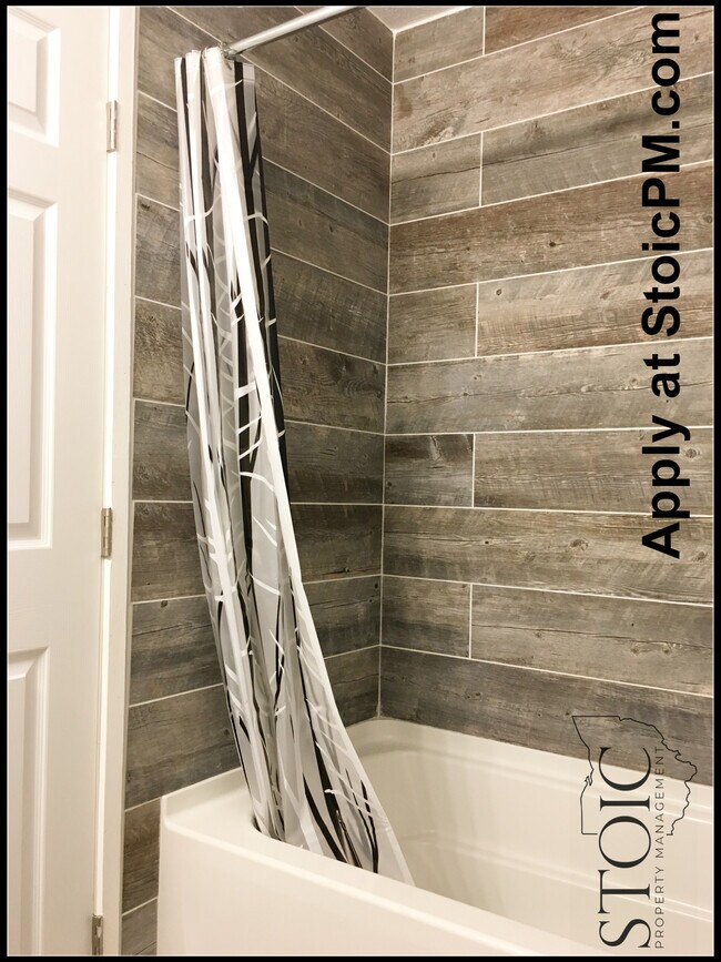 Building Photo - 2810 Raphael Dr