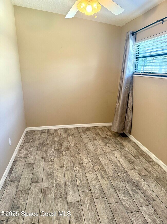 Building Photo - 225 Magnolia St