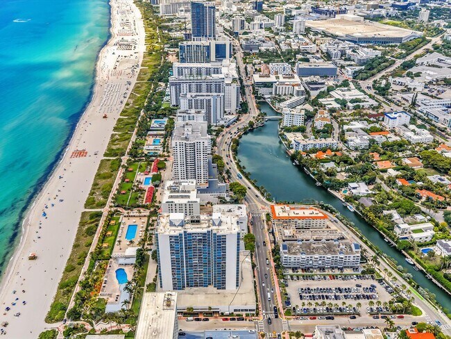 Building Photo - 2655 Collins Ave