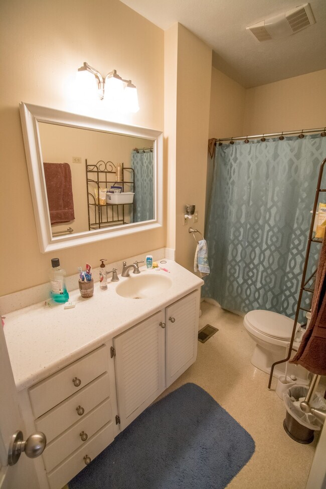 Building Photo - 453 S 9th St