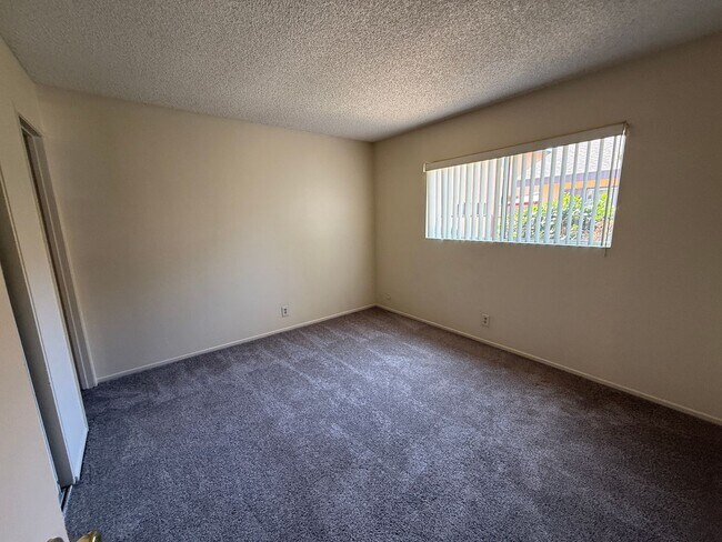 Building Photo - 1230 Hull Pl
