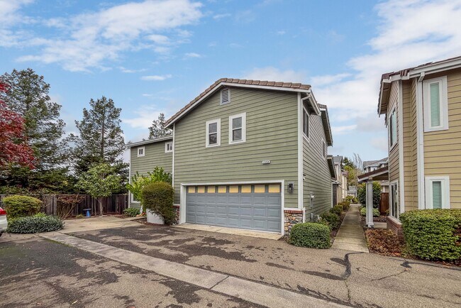 Building Photo - 1954 Bristol St
