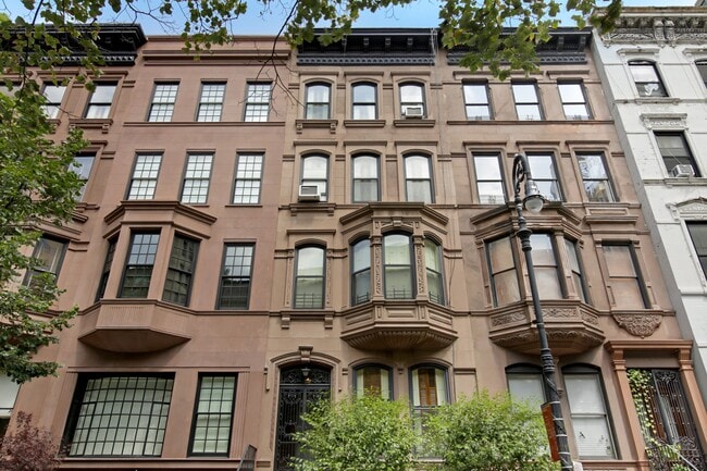 Building Photo - 19 E 93rd St