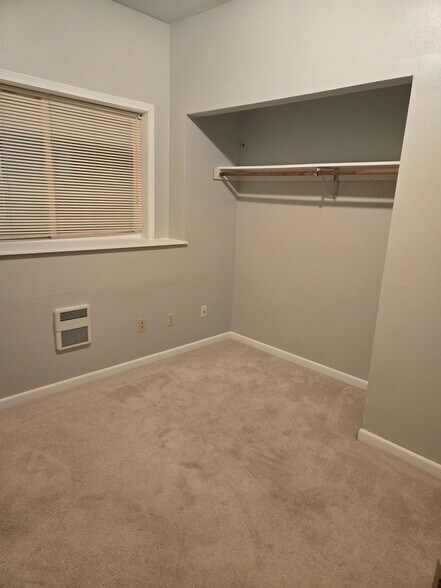 Building Photo - 616 Laurel Dr