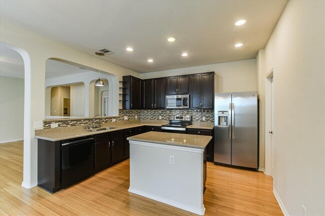 Building Photo - 2113 Golden Arrow Ave