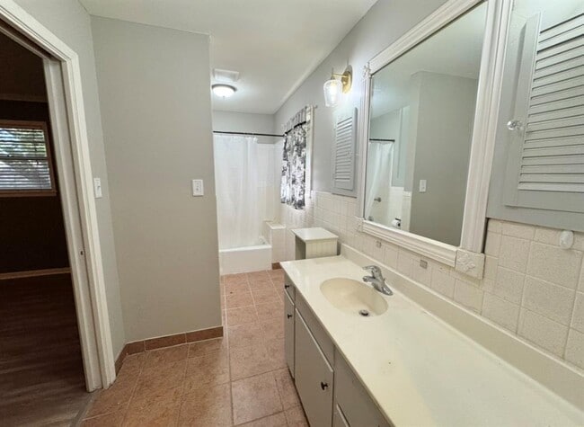 Building Photo - 1225 Lake Terrace Dr