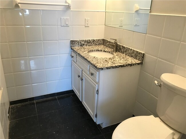 Building Photo - 265 Bay Village Dr