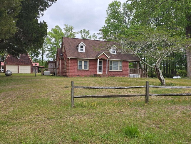 Building Photo - 844 Old Church Rd