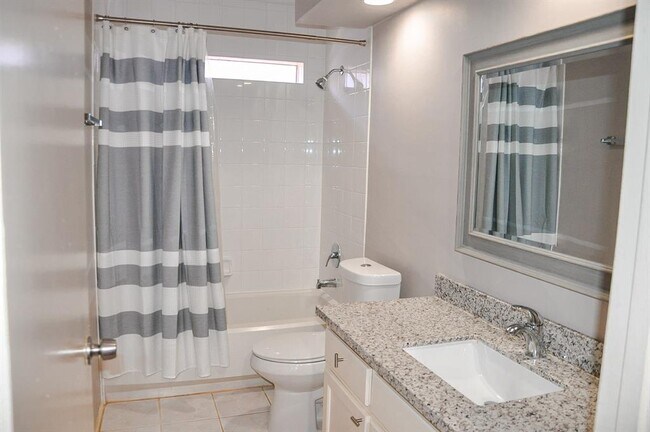 Building Photo - 2931 Colony Dr