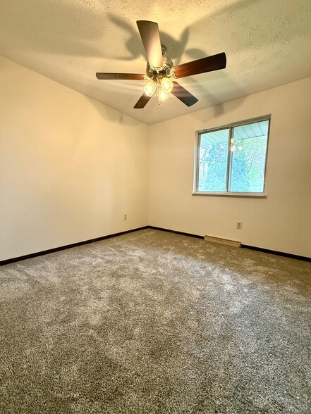 Building Photo - 6249 Amanda Dr