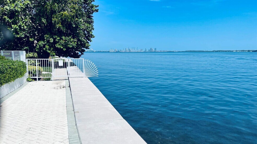 Building Photo - 2451 Brickell Ave