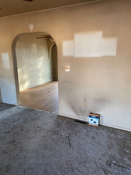 Building Photo - 228 Whitelaw Ave