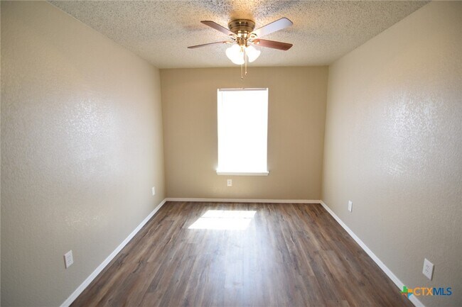 Building Photo - 4201 Bluestem Ln