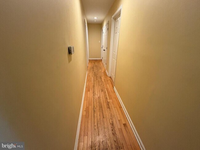 Building Photo - 394 Croshaw Rd