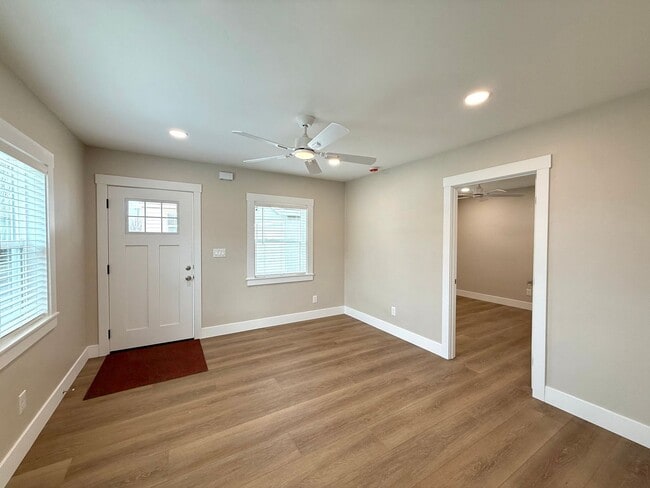 Building Photo - Fully Renovated - 1 Bed 1 Bath