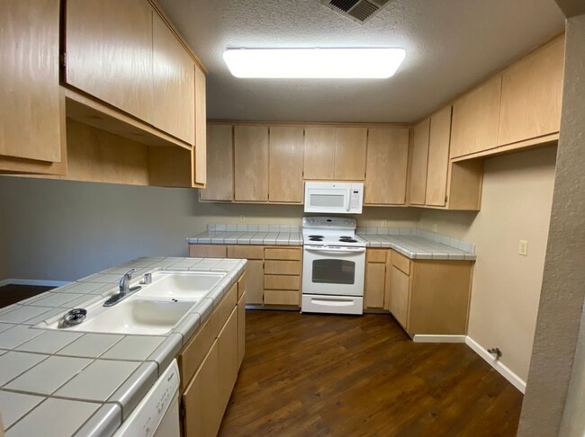 Building Photo - Tuscany Place Triplex