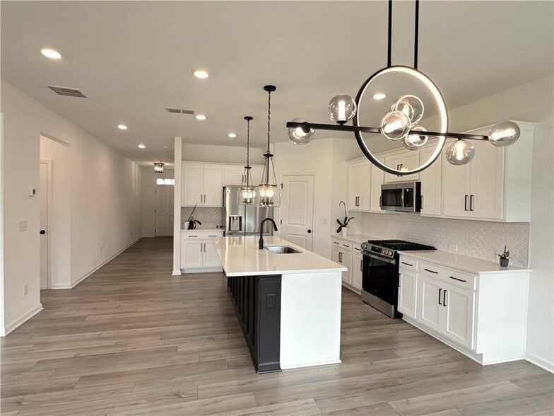 Building Photo - 207 Foxhill Dr