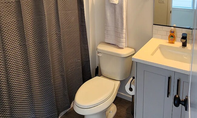 Building Photo - Beautiful, private 2 bed, 2.5 bath townhouse in Silverdale