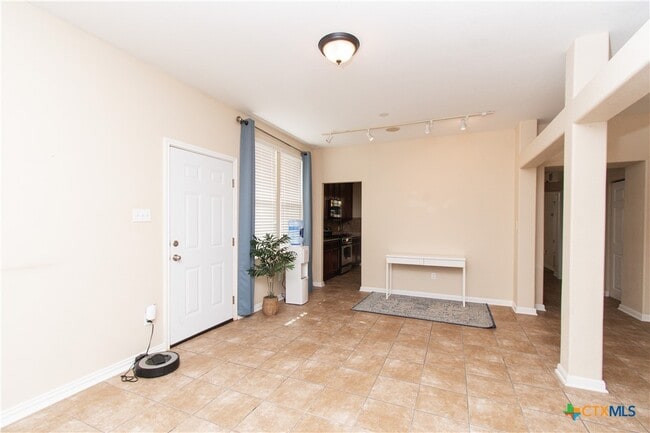 Building Photo - 421 Shadow Point