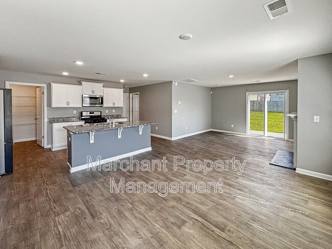 Building Photo - 106 Green Oak Dr