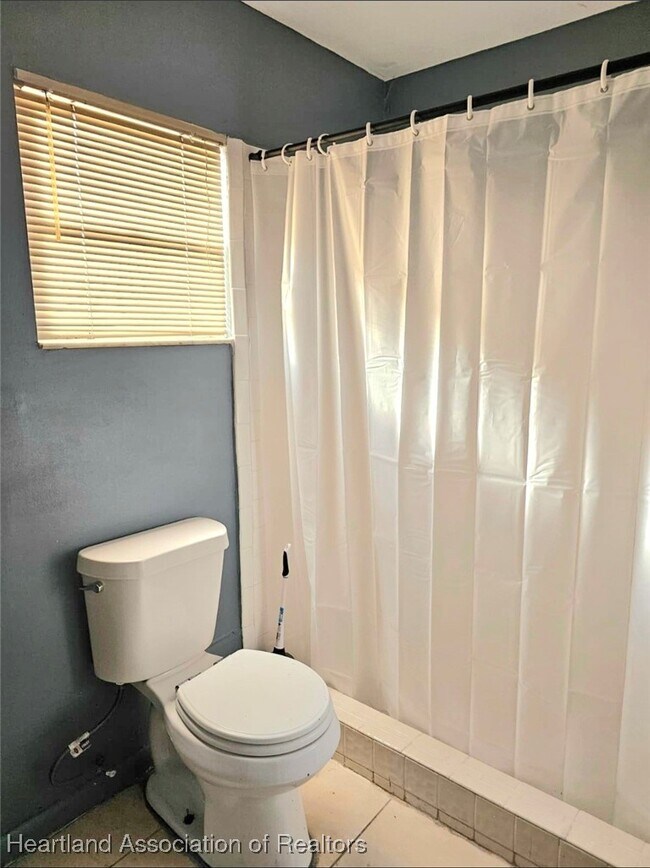 Building Photo - 138 Friendly Cir