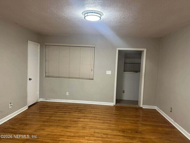 Building Photo - 1744 Debutante Dr