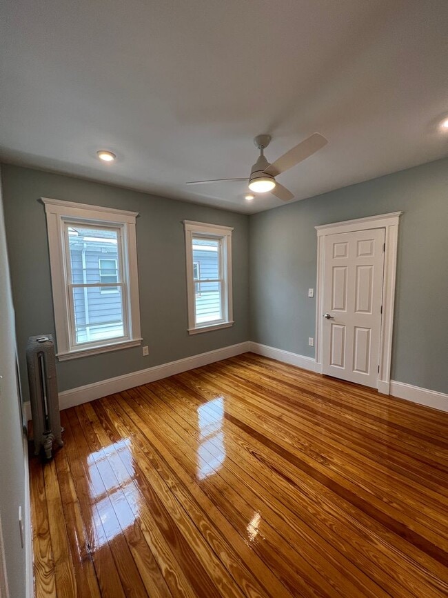 Building Photo - No Broker's Fee, No Last Month rent, Pets Friendly, Laundry on a Site