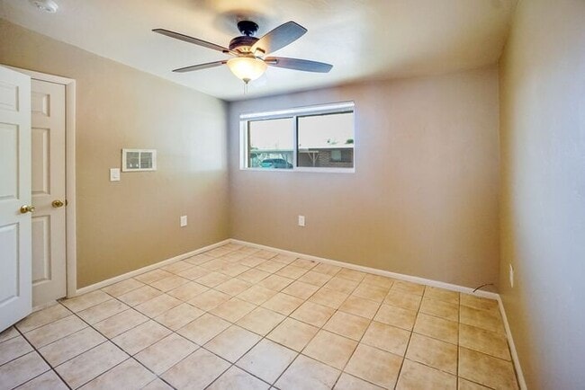 Building Photo - Pending/ Rented - 1 bed 1 bath in a prime ...