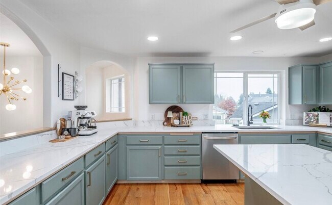 Building Photo - 16669 Rainier View Dr SE