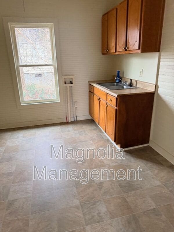 Building Photo - 419 S College St