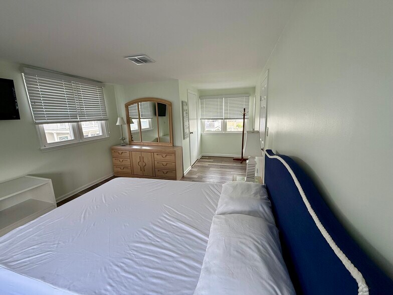 Master Bedroom - 435 Harborside Dr W