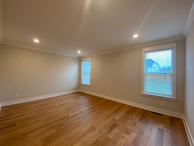 Building Photo - Amazing 4 Bedroom Home in Lebanon / 3.5 Bathrooms / 3 Car Garage /  Fenced in Backyard with Deck /