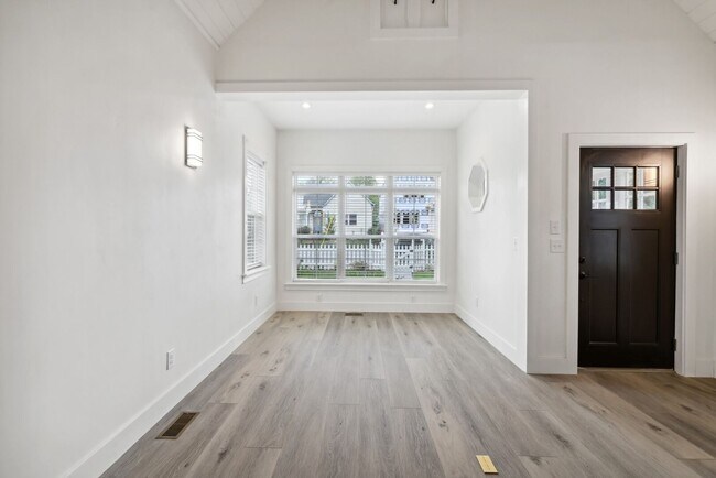 Building Photo - Charming Renovated 1900s Home with Modern Flair – Nashville, TN 37210 FOR LEASE