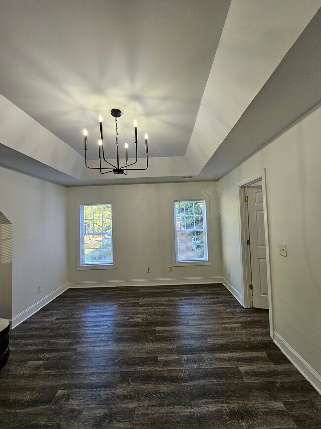 Building Photo - 3007 Oakdale Rd