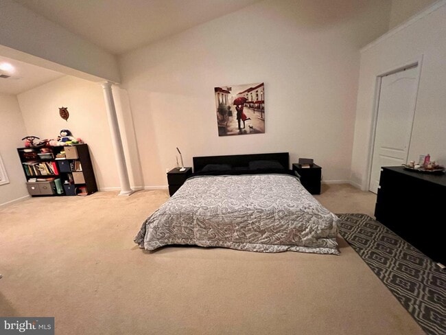 Building Photo - 42843 Edgegrove Heights Terrace