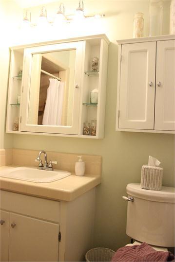 Building Photo - Gorgeous 4/3 Home with fenced yard and garage